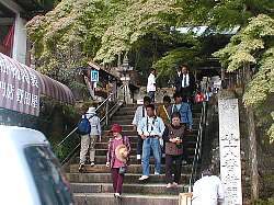 大窪寺山門前