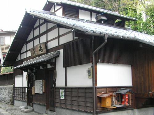 QnhEE