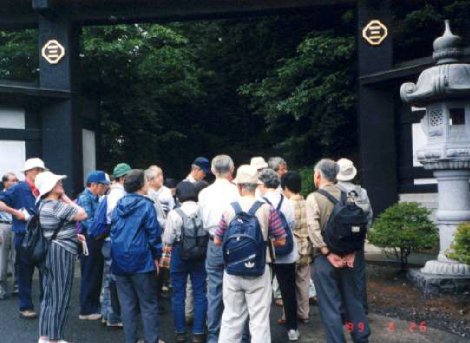 無量光寺門前