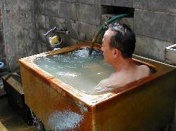 ガソリンスタンドの湯