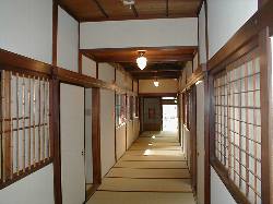 支店長役宅廊下