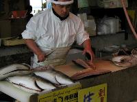 魚をさばく