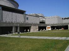水戸芸術館中庭