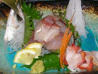 釣り鰺と貝の刺身 釣り鰺と貝の刺身