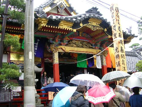 釈迦堂の回向柱 釈迦堂の回向柱