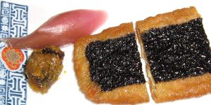 蒲焼きの裏側には海苔が・・・ 蒲焼きの裏側には海苔が・・・