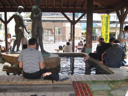指宿駅前の足湯 指宿駅前の足湯