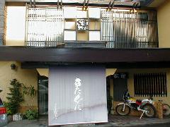 きたぐに旅館の玄関