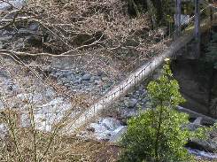 途中の吊り橋