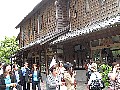 土産物屋と観光客