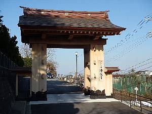 仏現寺の山門