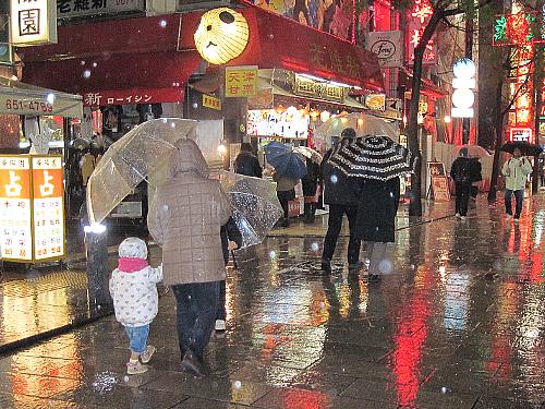 土砂降りの中華街
