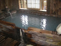 嶽温泉　縄文人の宿右側浴槽