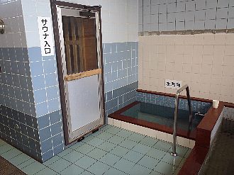 サウナ室と水風呂、電気風呂