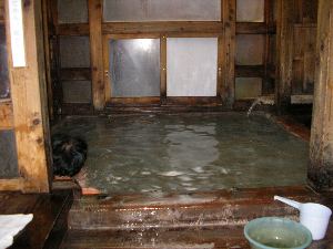 草津温泉白旗の湯浴槽・大きめの浴槽