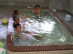 亀川温泉・競輪温泉浴槽