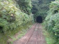 途中のトンネル