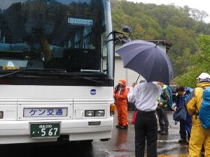 福島県の登山者と貸切バス