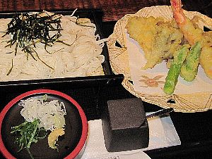 舞茸と海老の天ぷらと白石うーめん