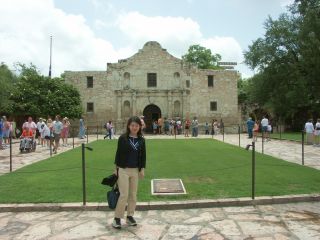 Alamo̍Ԃ̑Oɂ