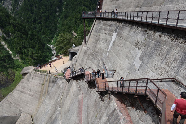 �W�]�L��ւ̊K�i