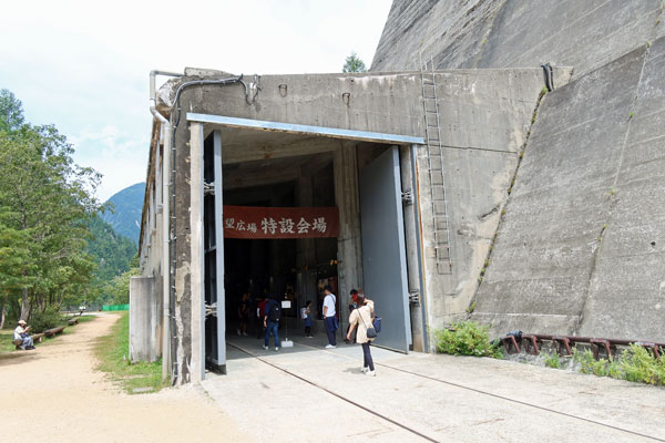 �V�W�]�L����݉��