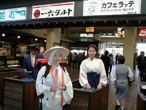 松山駅の女遍路