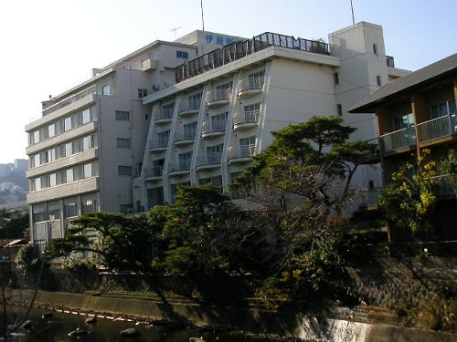 松川側から見た伊東園ホテル