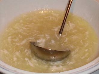 白きくらげとふかひれ入りスープ