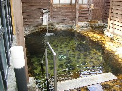竹炭の湯　満天の風呂