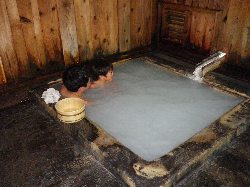 鶴の湯温泉黒湯浴槽