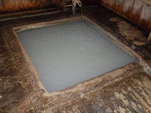 鶴の湯温泉中の湯浴槽