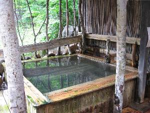 半露天の檜風呂−銀の湯