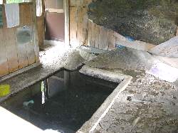 湯ノ花温泉・石湯浴槽