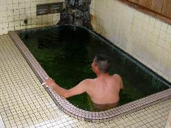 野沢温泉・滝の湯浴槽