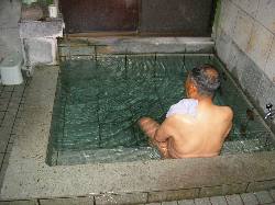 湯宿温泉・竹の湯浴槽