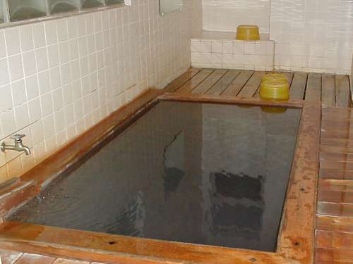 八番湯・神明瀧の湯浴槽