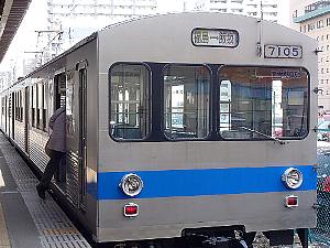 福島交通の飯坂温泉行き電車