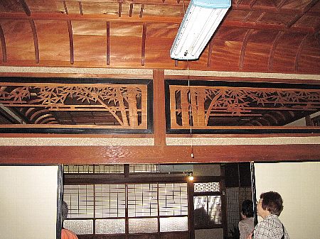 広間の天井と欄間の細工