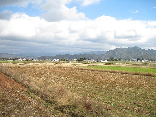 米沢平野の田園